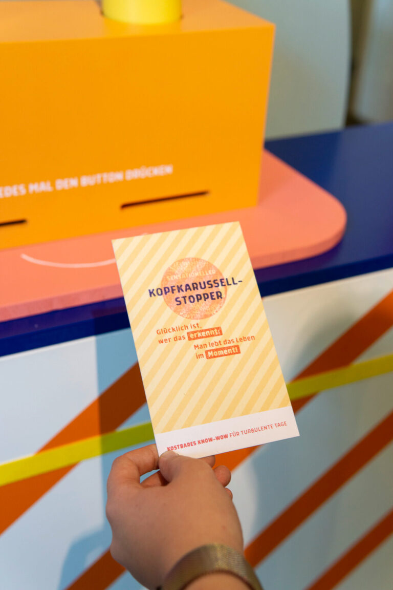 opt_positive_pushs_Studio-komplementaer_close_h_karte-lesen_kopfkarussellstopper_2_08-2022